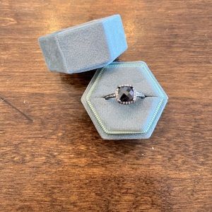 Fragrant Jewels Loves Me, Loves Me Not Ring